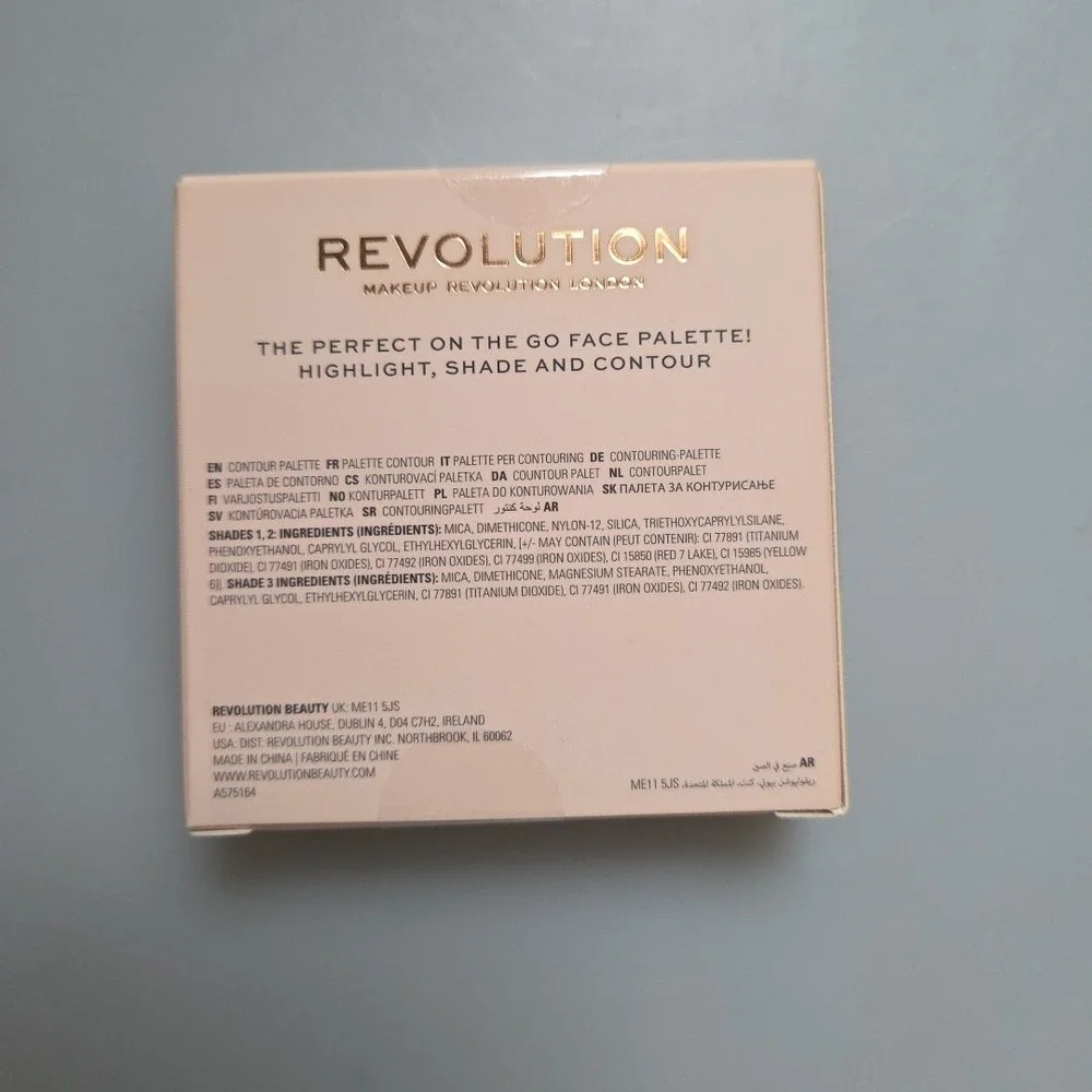 Makeup Revolution London‎ Contour Powder Compact MEDIUM  0.24 oz Palette